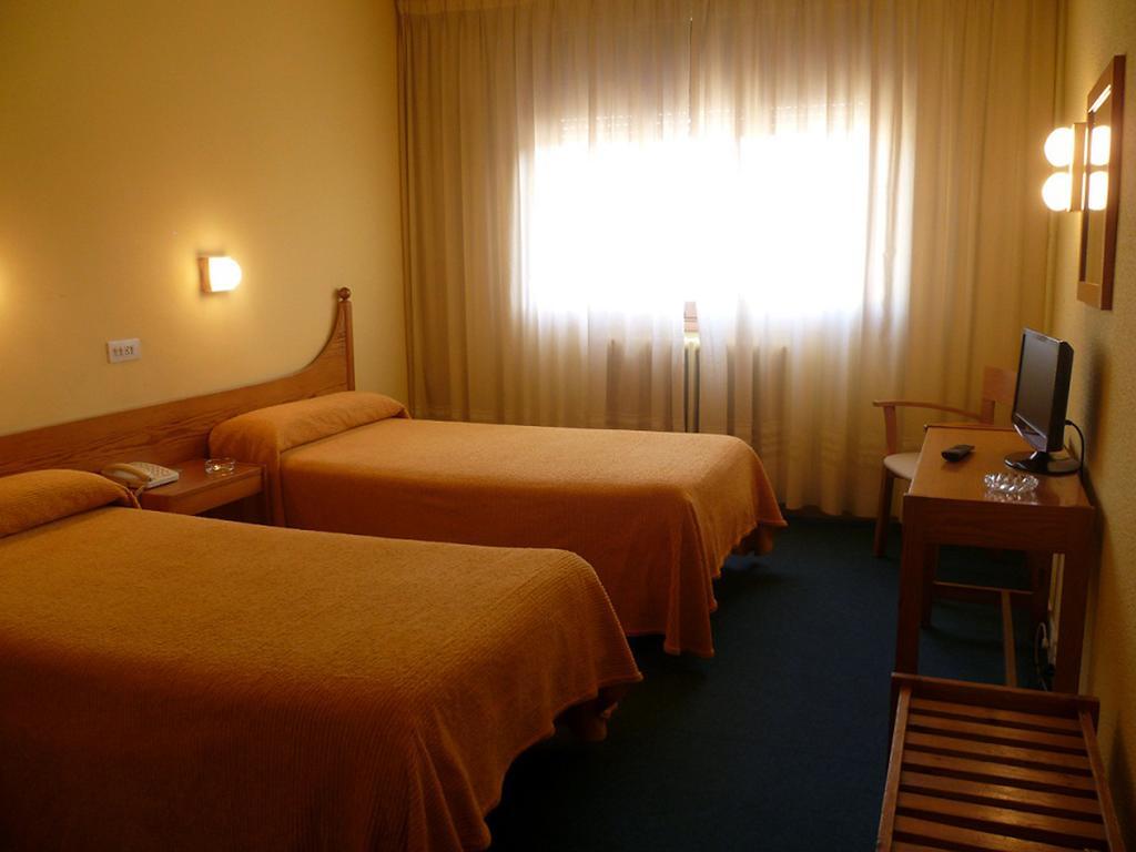 ז'אקה Hotel Pradas מראה חיצוני תמונה