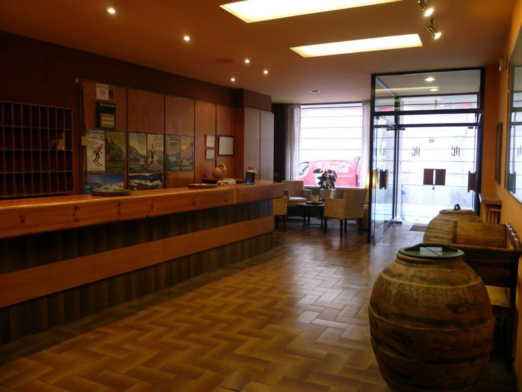 ז'אקה Hotel Pradas מראה חיצוני תמונה